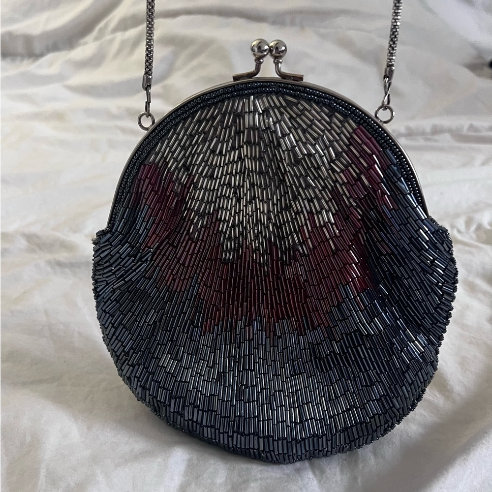 VINTAGE beaded CLAM shaped purse